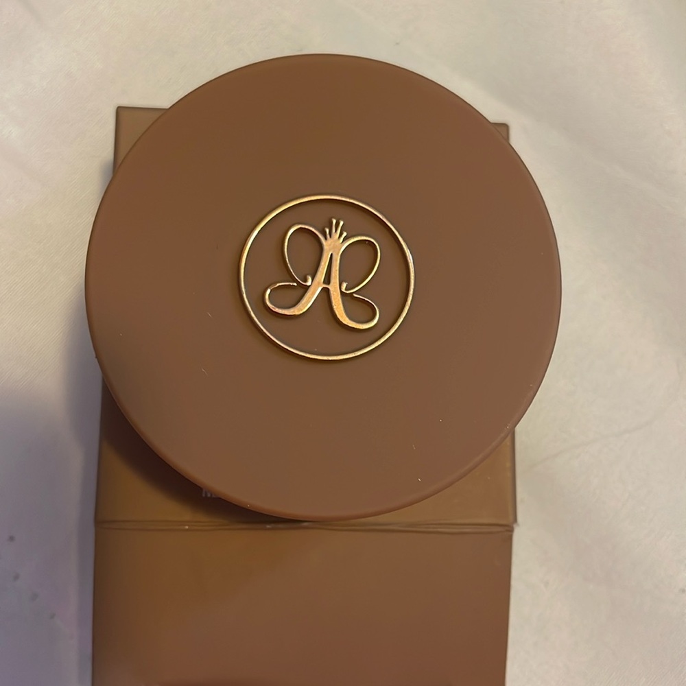 Anastasia Beverly Hills cream bronzer in amber